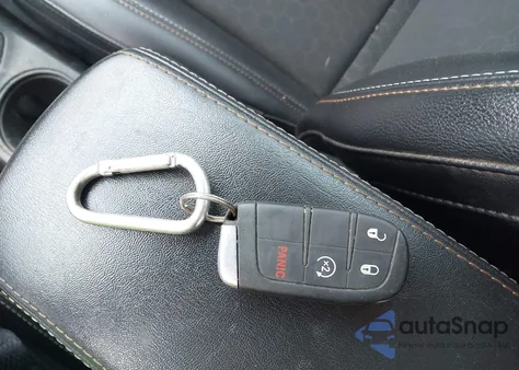 2020 Jeep Compass Latitude 4X4 z USA, uszkodzony, nr VIN 3C4NJDBBXLT129847